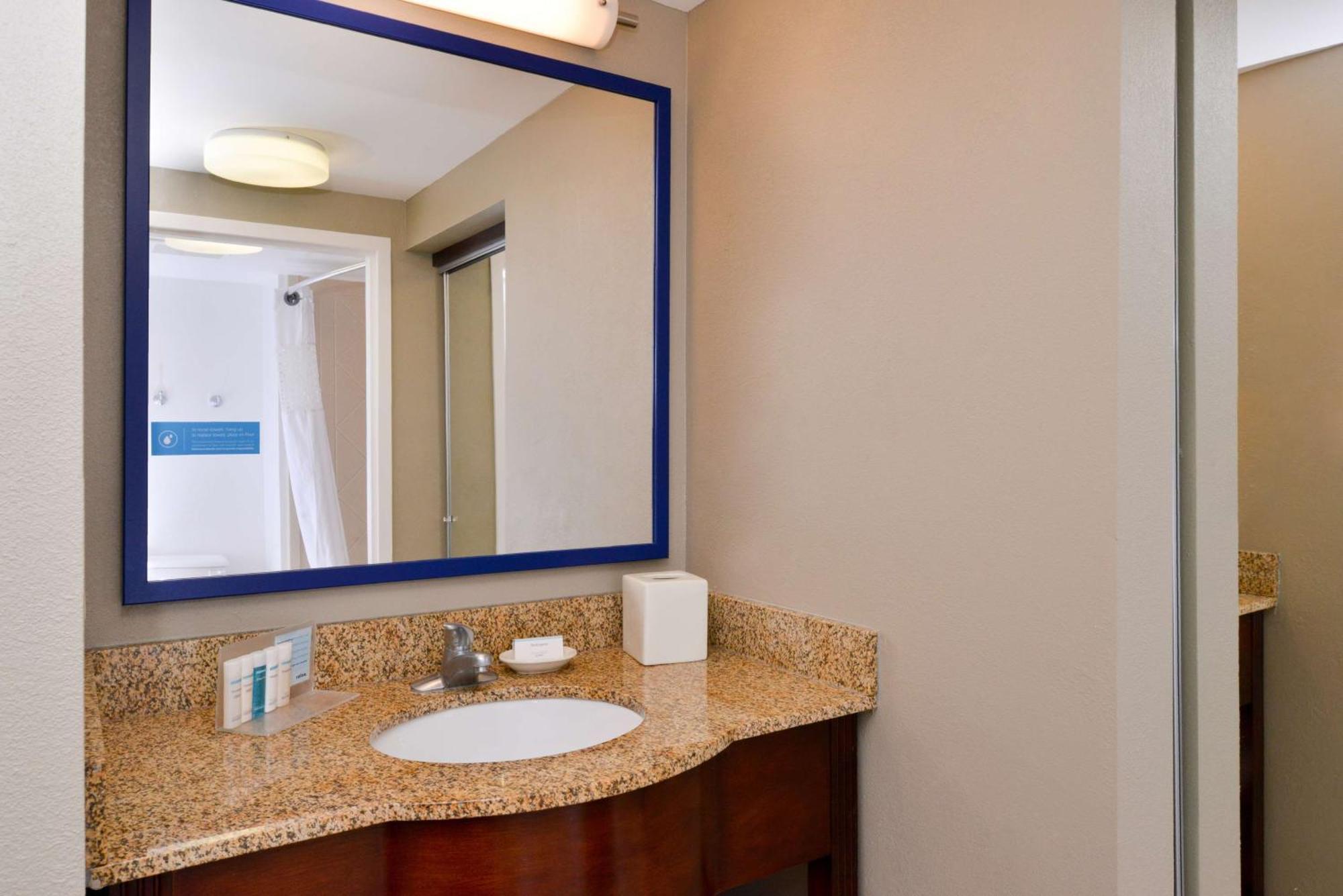 Hampton Inn & Suites By Hilton Plymouth Bagian luar foto