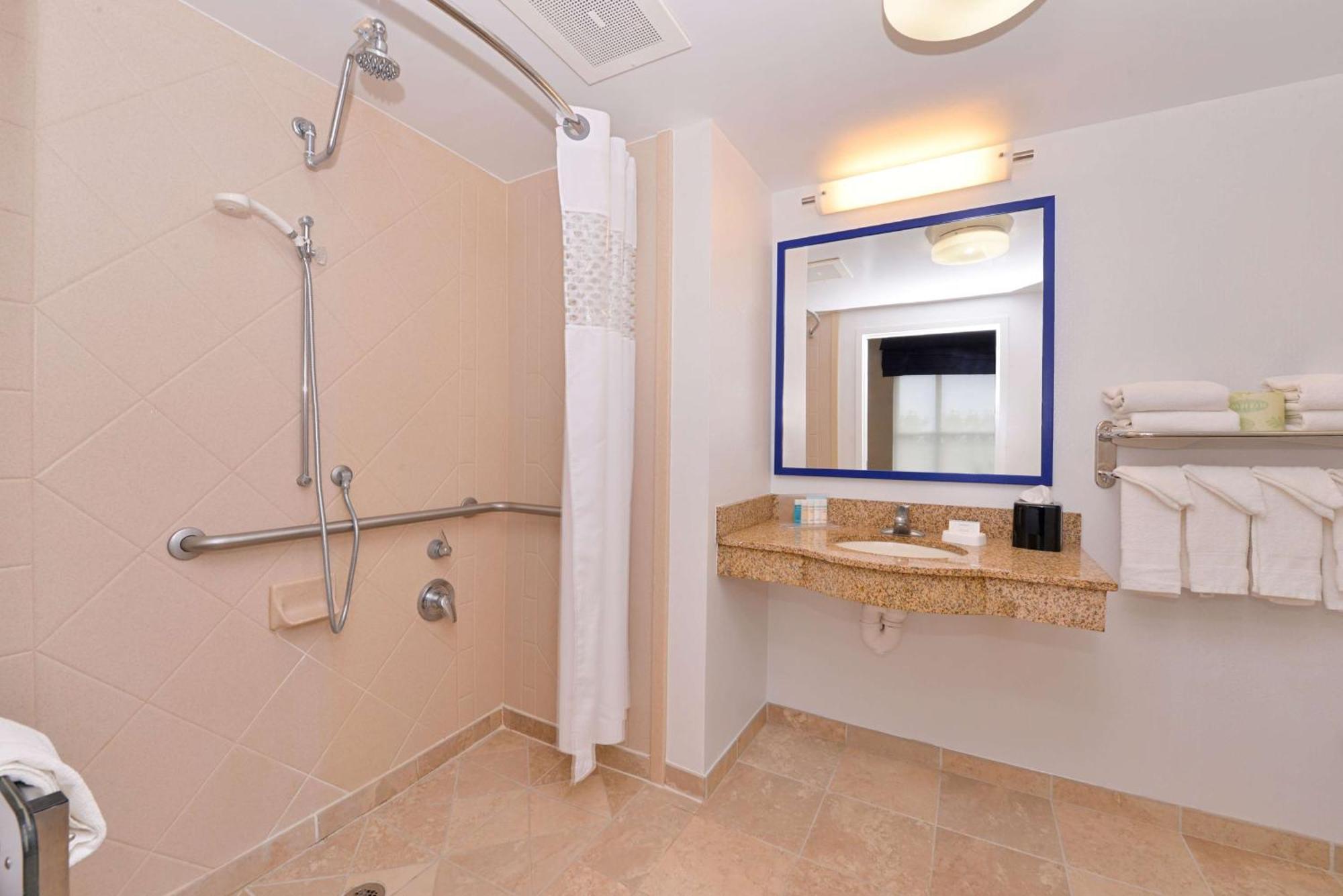 Hampton Inn & Suites By Hilton Plymouth Bagian luar foto