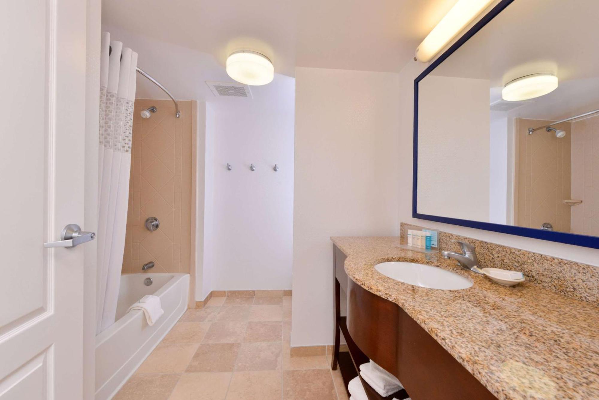 Hampton Inn & Suites By Hilton Plymouth Bagian luar foto