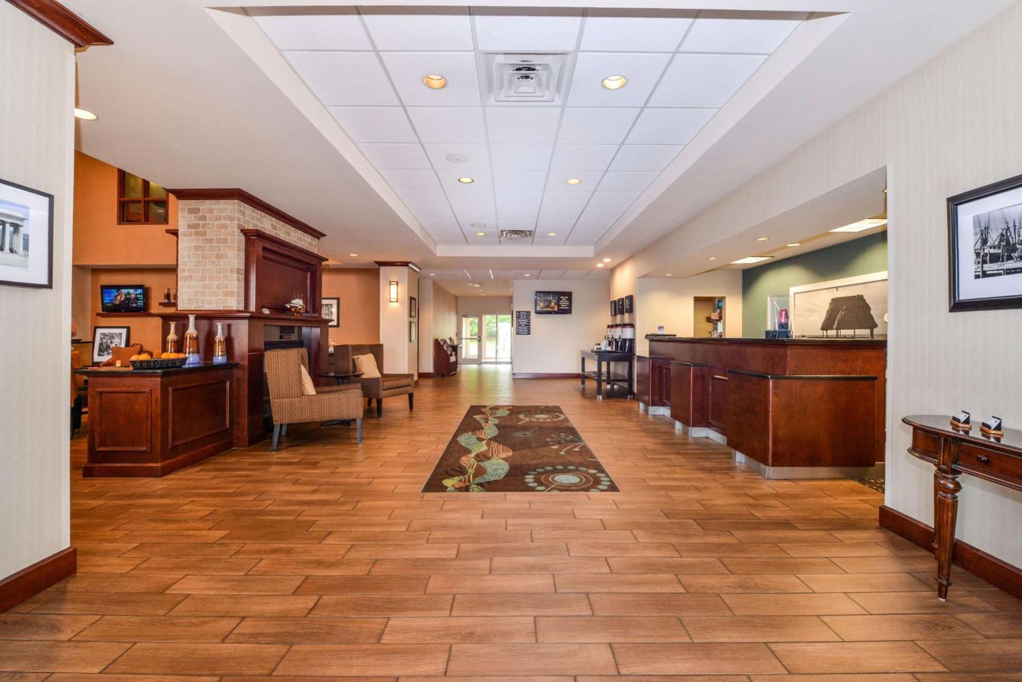 Hampton Inn & Suites By Hilton Plymouth Bagian luar foto