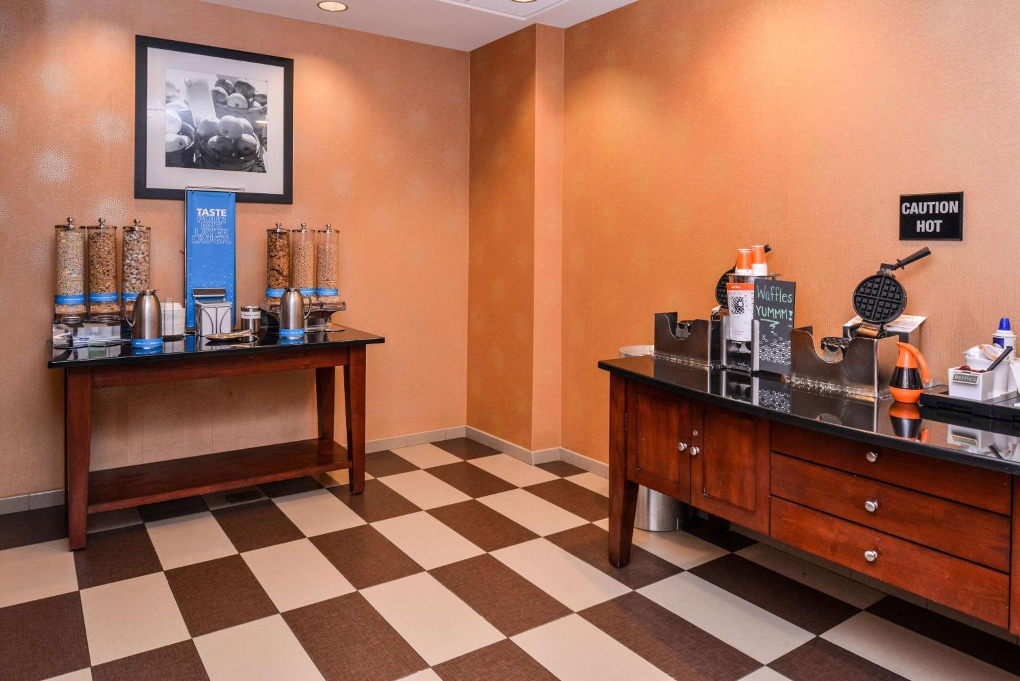 Hampton Inn & Suites By Hilton Plymouth Bagian luar foto